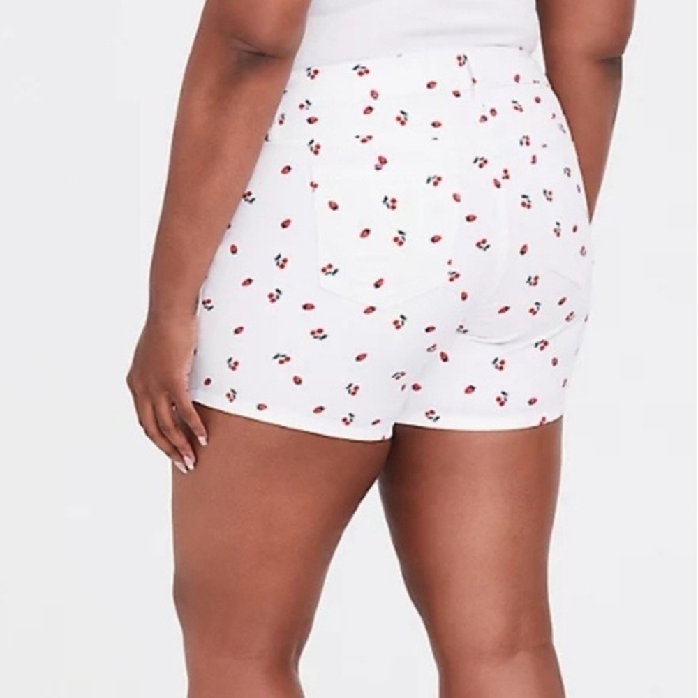 Torrid Retro Chic Rockabilly Pinup Strawberry Cherry NWT White Red Shorts 20